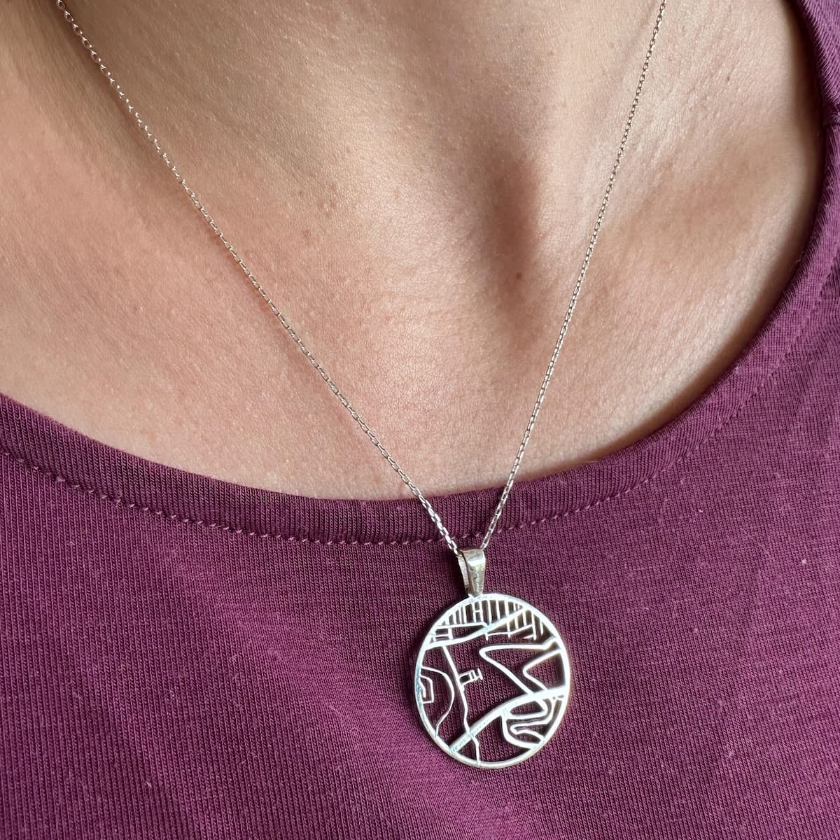 Customer photo review of Collana personalizzata con mappa