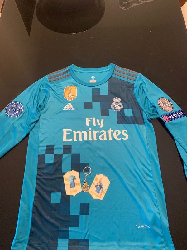 Customer photo review of Camisa Real Madrid III 2017/18