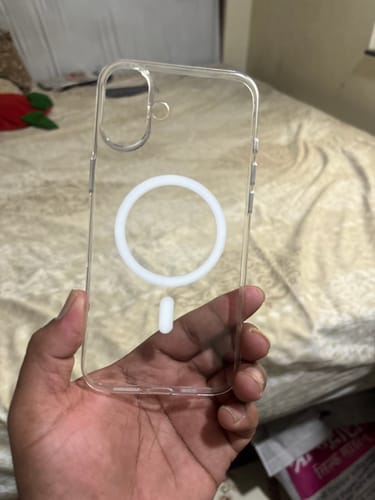 Customer holds the transparent Anti Yellow Magsafe Case, showing the white magnetic ring on the back.