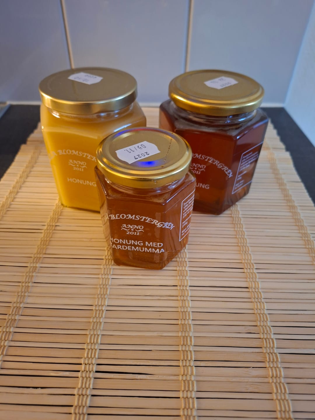 Customer photo review of Höstens honungspaket – 5 burkar honung + honungspinne (säsongsprodukt)