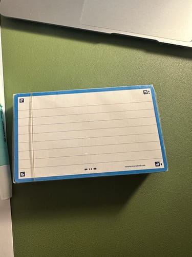 Avis d'un client : la boîte de Flashcards FLASH 2.0 OXFORD posée sur un bureau.