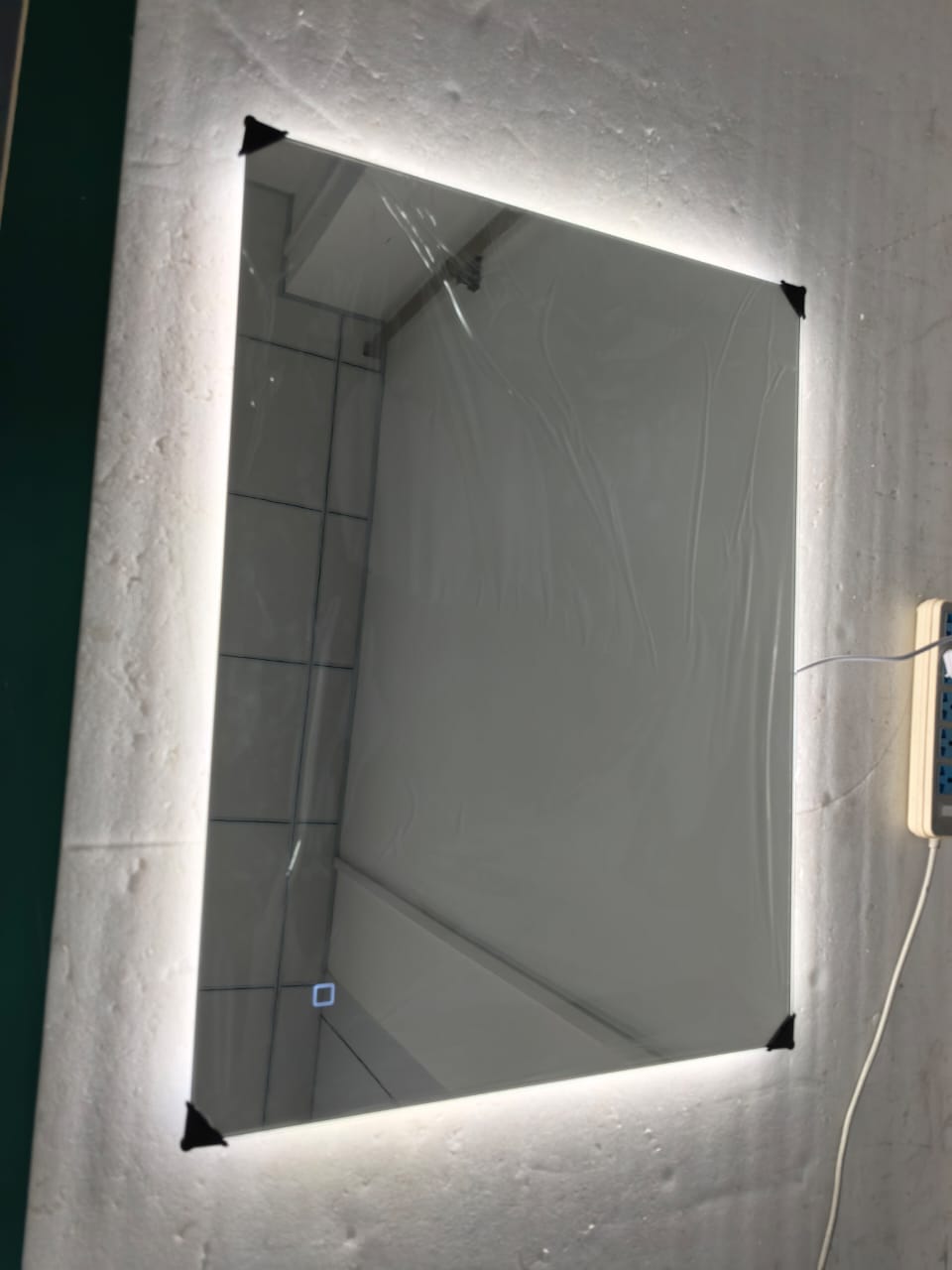 Avis de Clara — Miroir Rectangulaire Salle De Bain Led Antibuée 80x60 Lausanne – Bellori