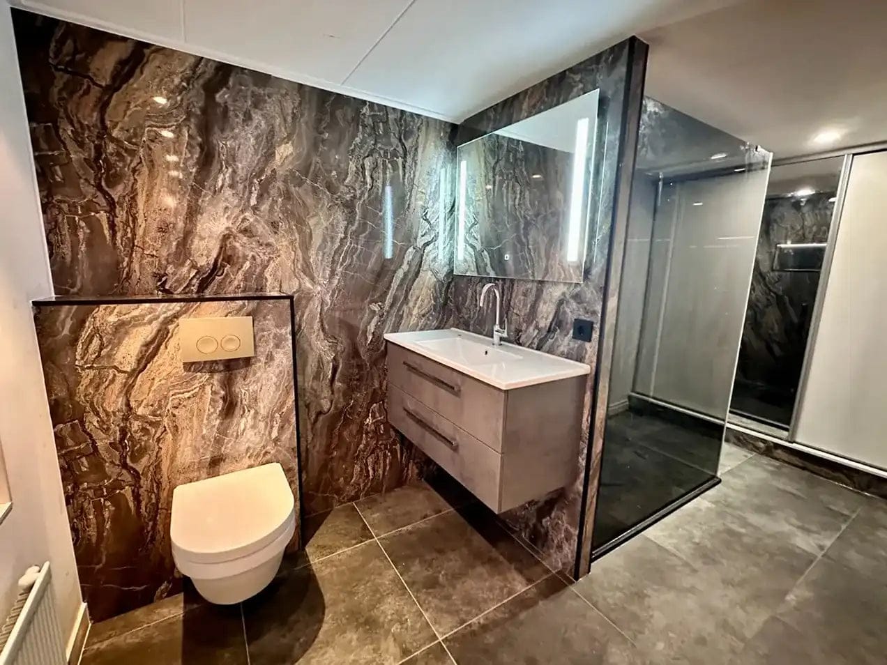 Customer photo review of Plaque Mural PVC Imitation Marbre – Onyx Cuivré Royal 260 x 120 CM