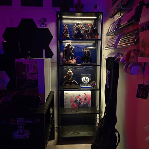 Customer photo review of Βιβλιοθήκη με LED Φωτισμό 178 εκ Ύψος Ραφιέρα Βιτρίνα Μαύρη 6 Ράφια LL-S120B57