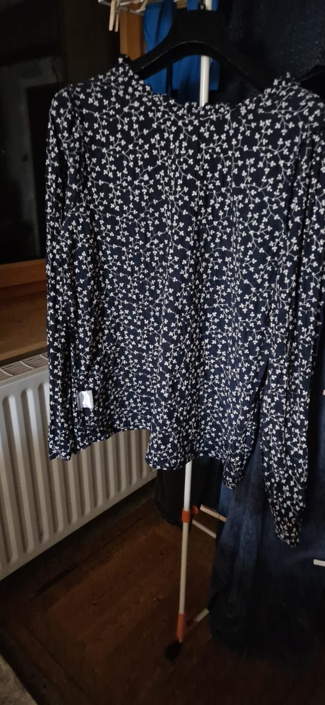 Customer photo review of Blouse  Fantine - Broderie marine/ivoire