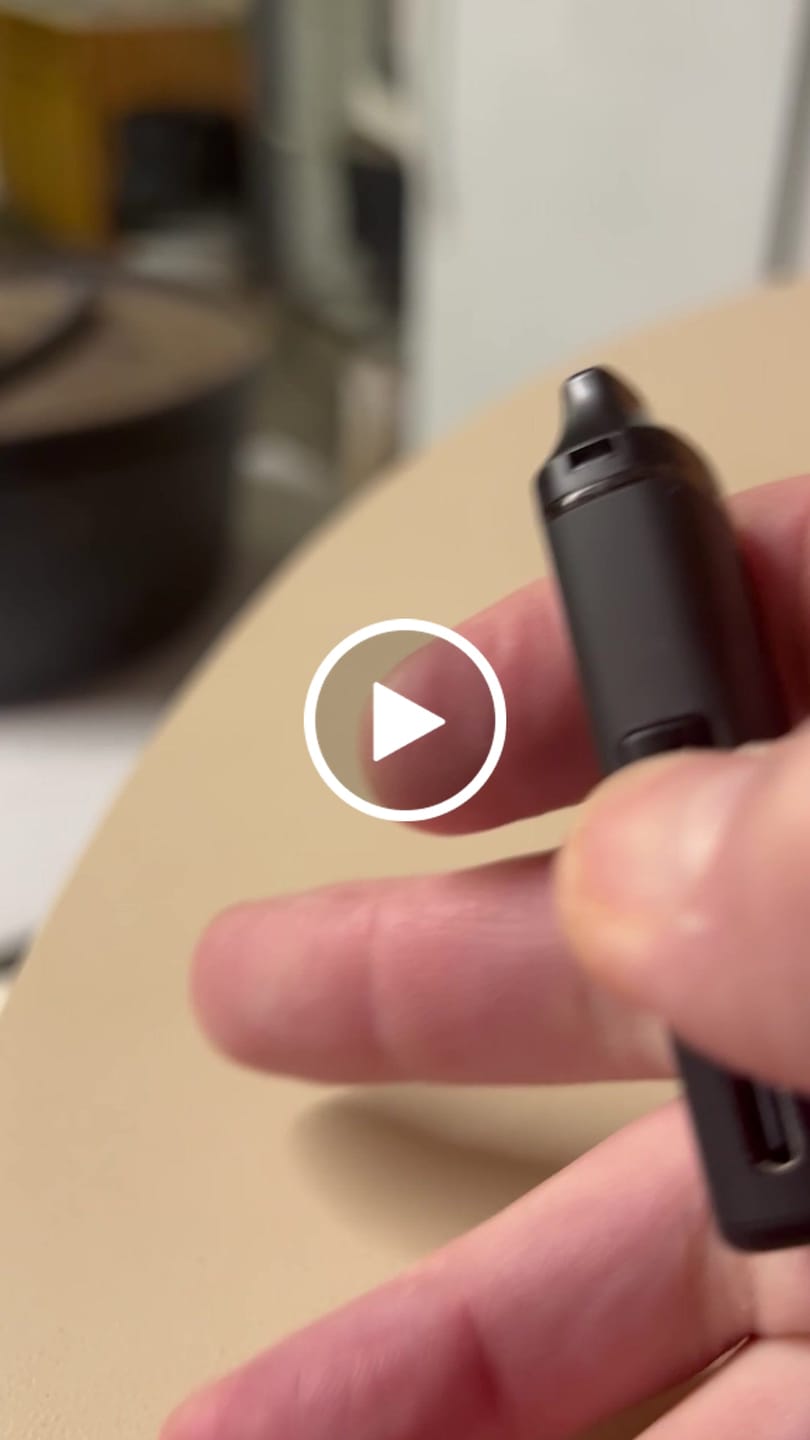 Customer video review of Blueberry OG Disposable Vape Pen 2g Indica