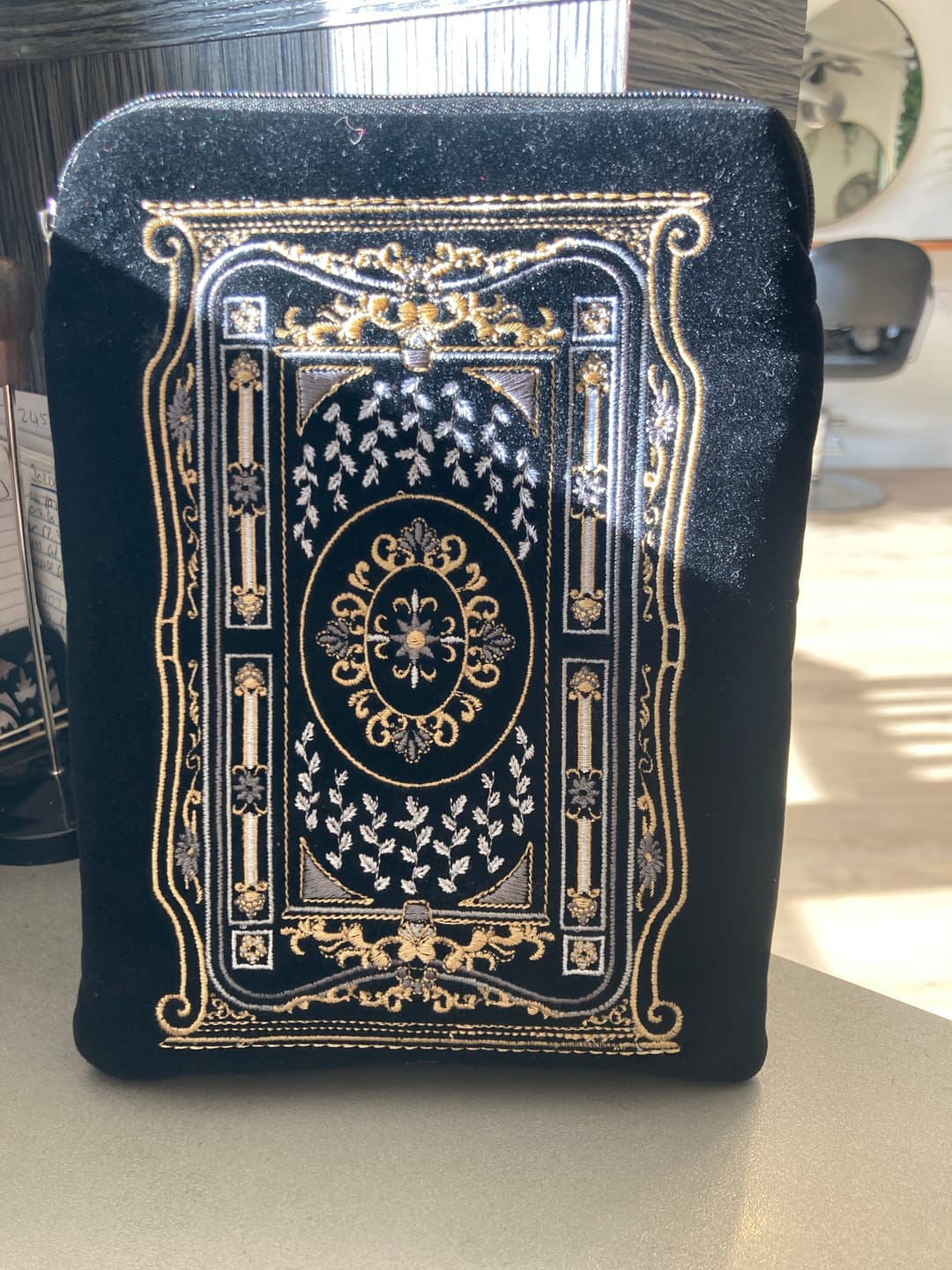 Customer photo review of Literati Black Kindle Sticker Insert