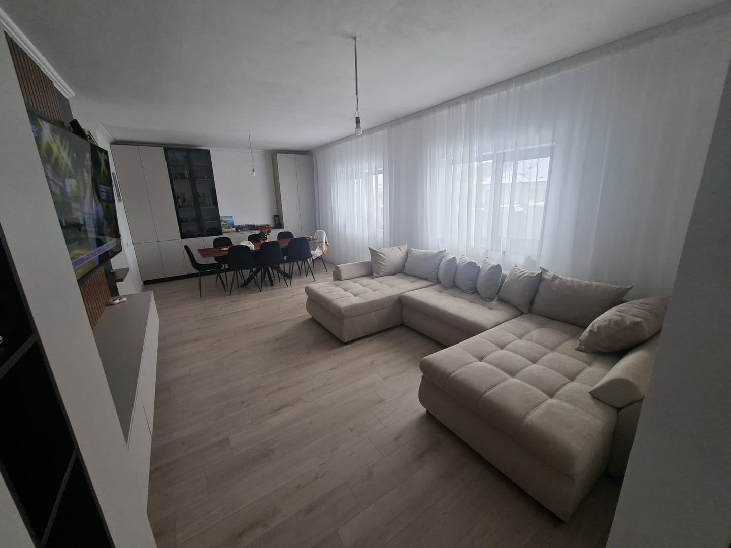 Customer photo review of Colțar extensibil dumonde cu ladă de depozitare si sezut confortabil din spuma HR, Loana U Enjoy Camel 355x185 cm