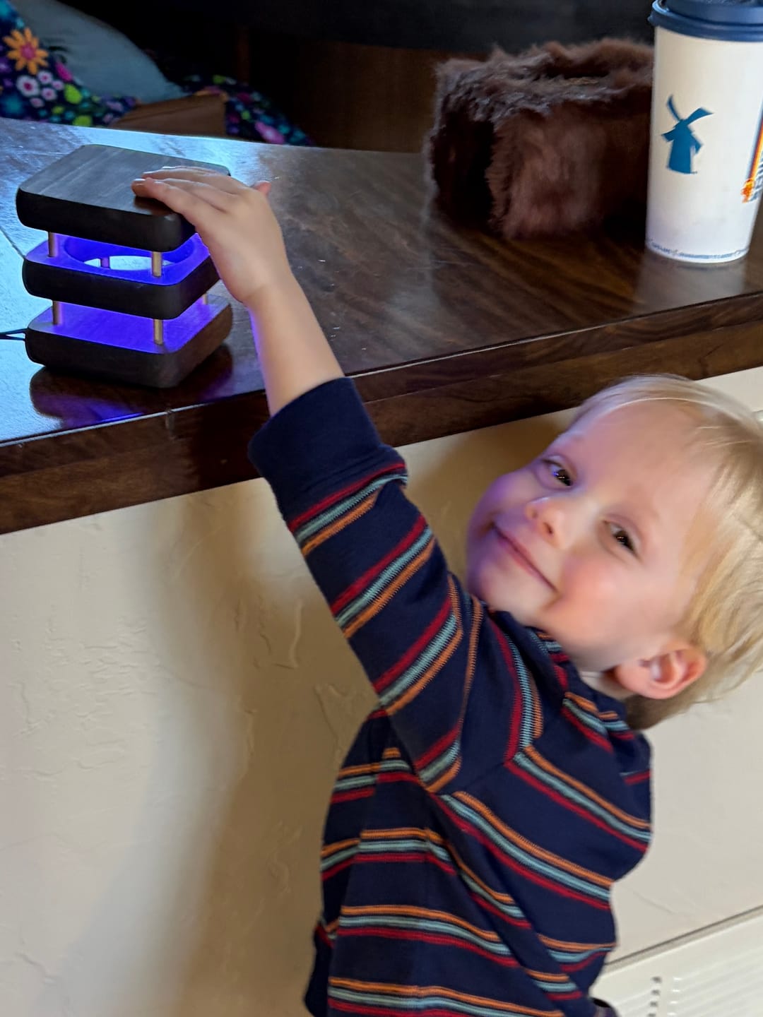 Customer photo review of Mini Mid-Century Kona Design Friendship Lamp – Compact Retro Wi-Fi Touch Lamp for Long-Distance Connection