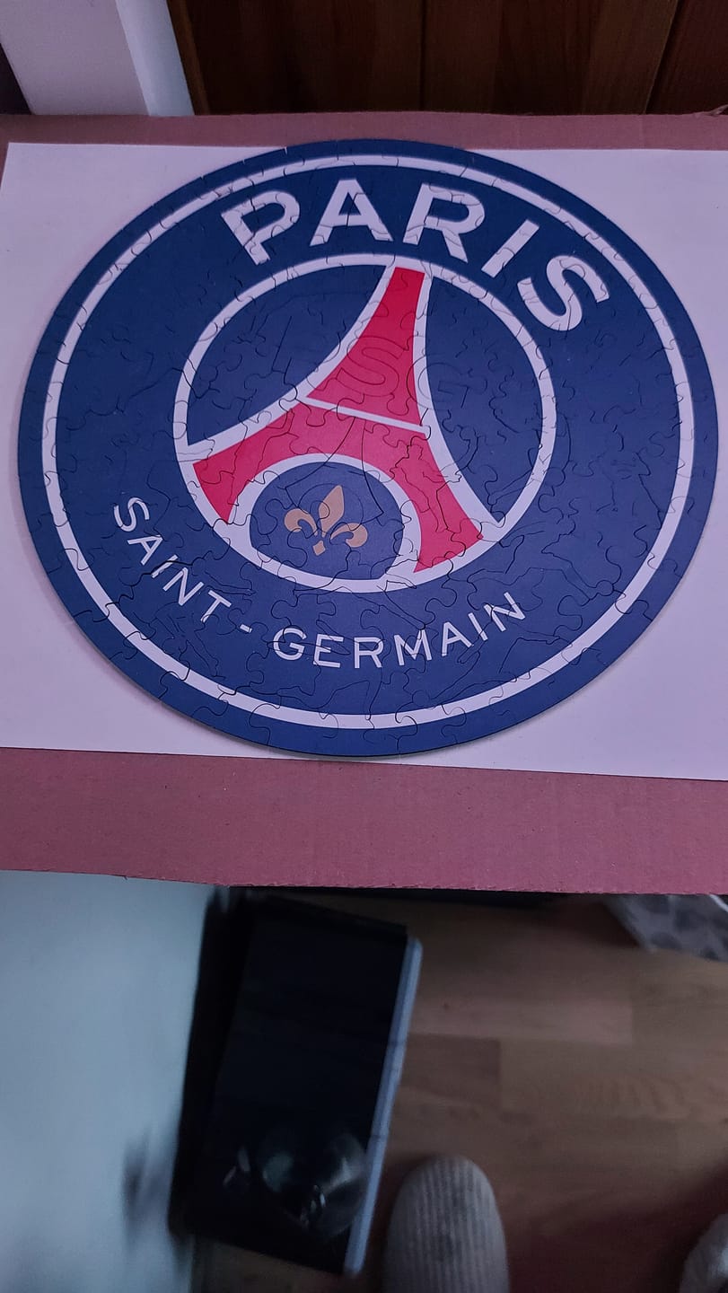 Customer photo review of Logo Paris Saint-Germain® - Puzzle en Bois