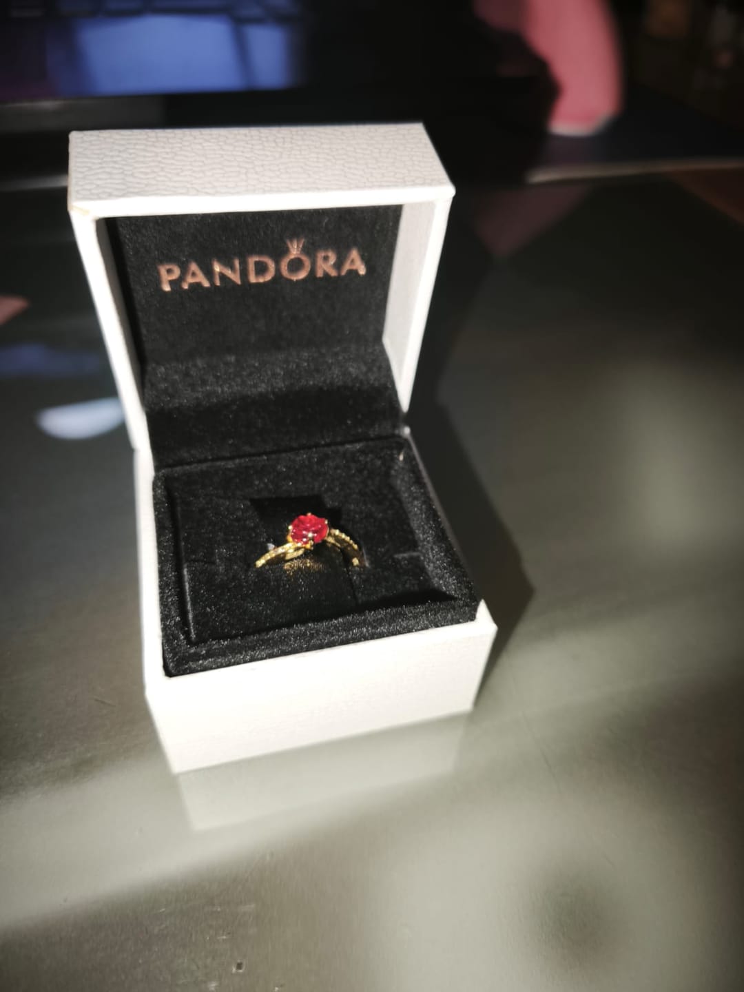 Customer photo review of ANILLO PANDORA PINCESA DISNEY BELLA Y LA BESTIA ROSA ENCANTADA ORO 14K