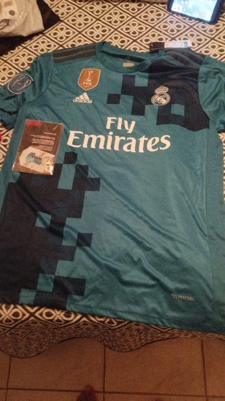 Customer photo review of Camisa Real Madrid III 2017/18