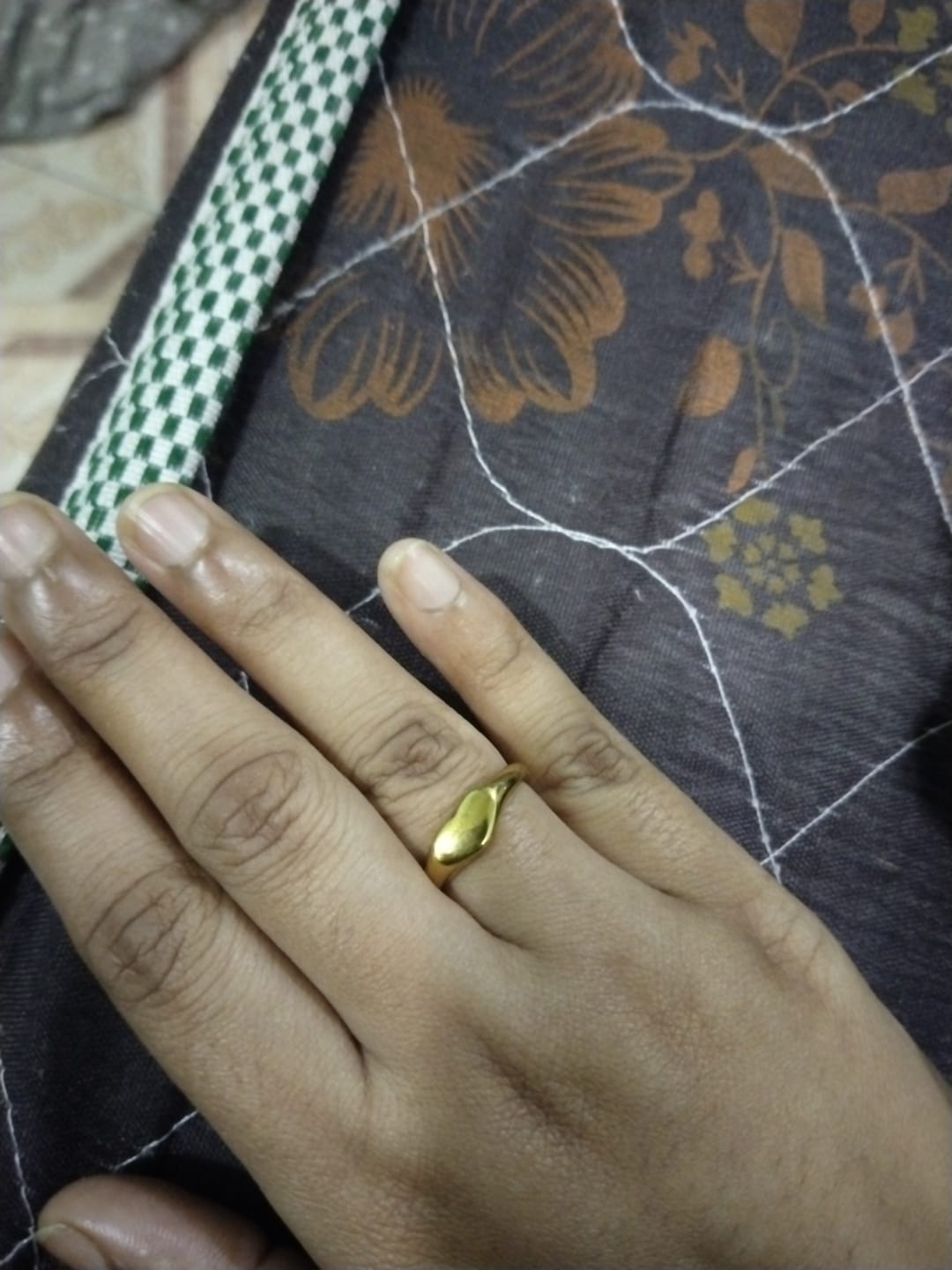 Customer photo review of Sleek Heart Ring