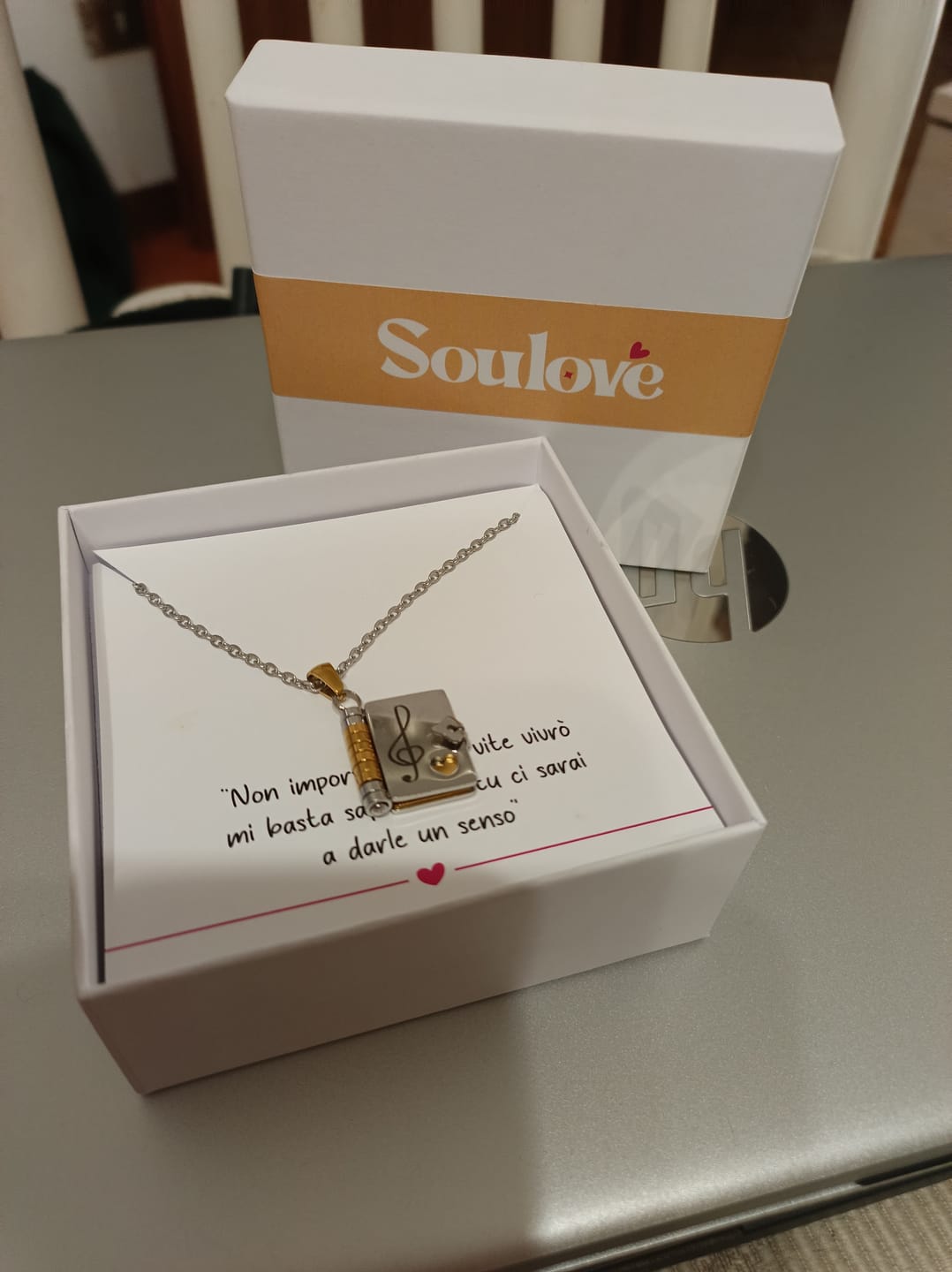 Customer photo review of Collana Libro con Dedica ✦ Io come Te Cerco Solo L'Amore