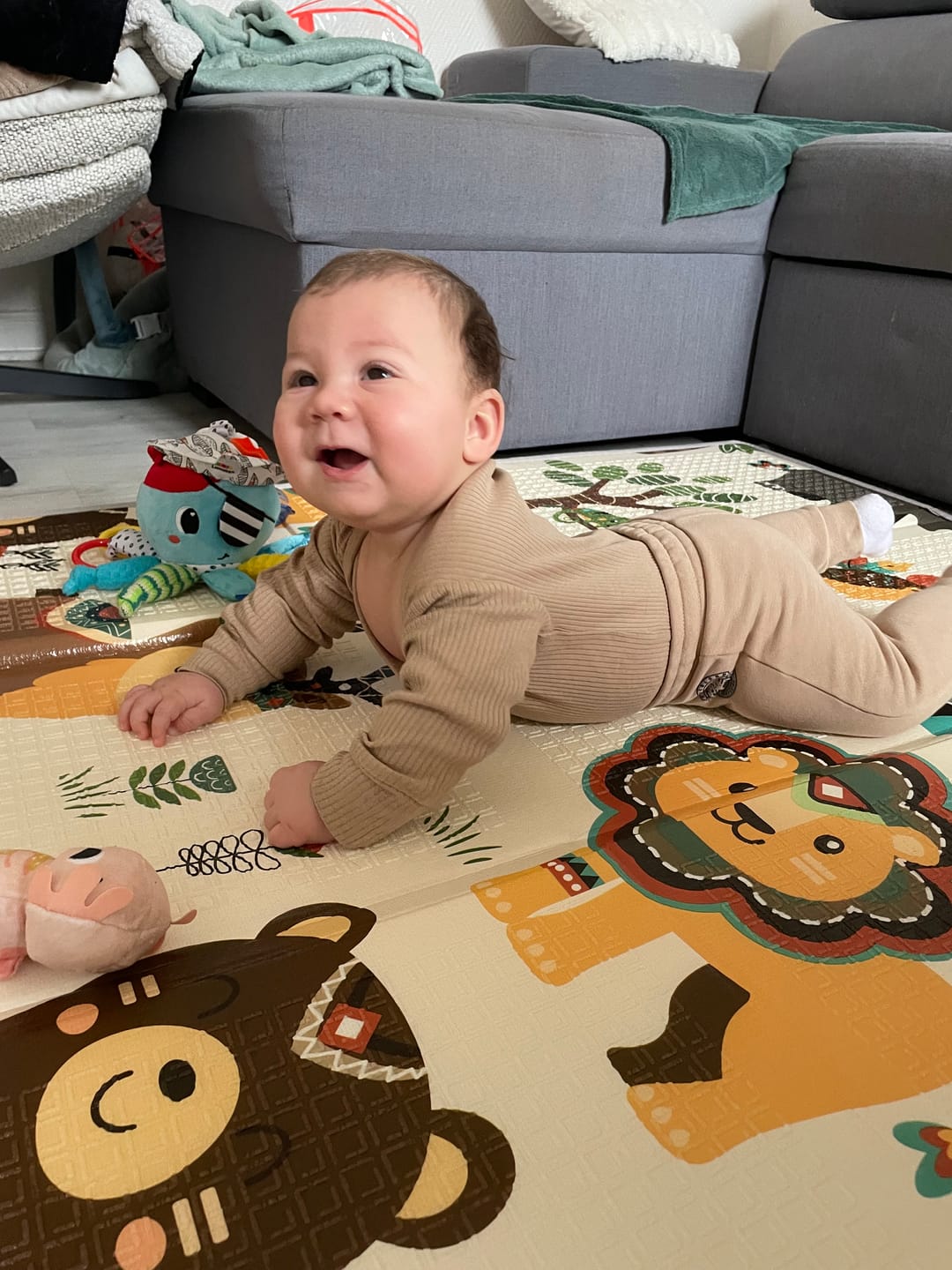 Customer photo review of Tapis Anti-Choc : Créez un grand espace de jeu !