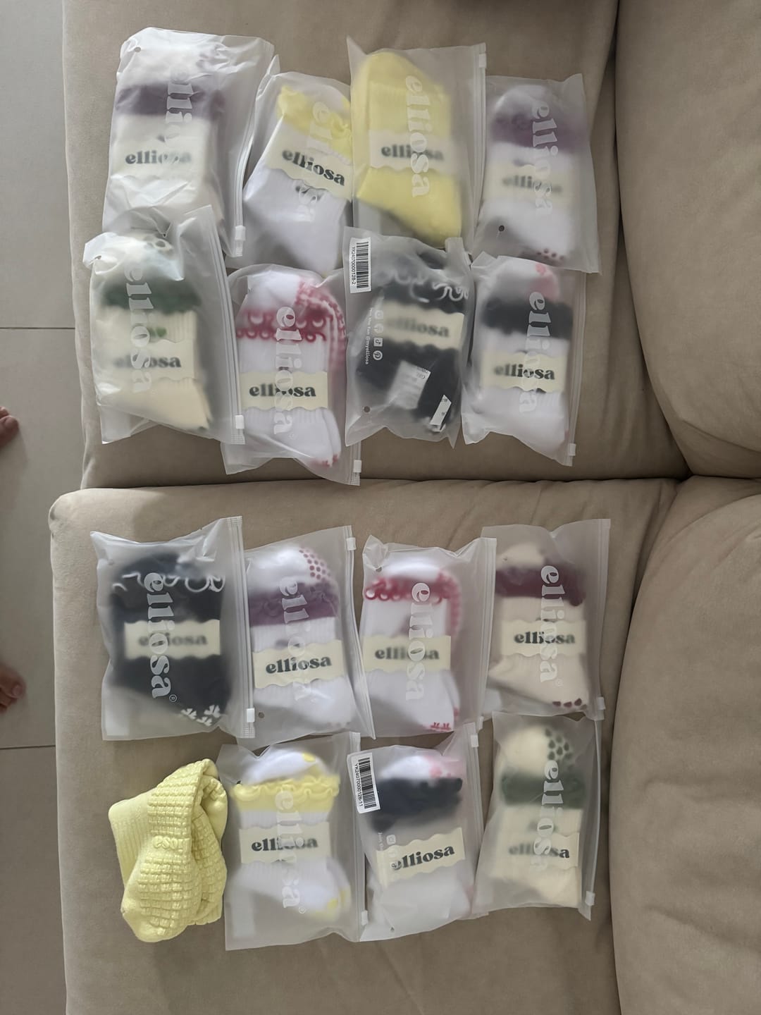 Customer photo review of Elliosa Grip Basics - Butter Yellow