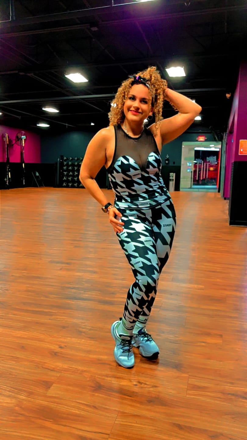 Customer photo review of Zumba Amour Z-Lift High Waisted Ankle Leggings