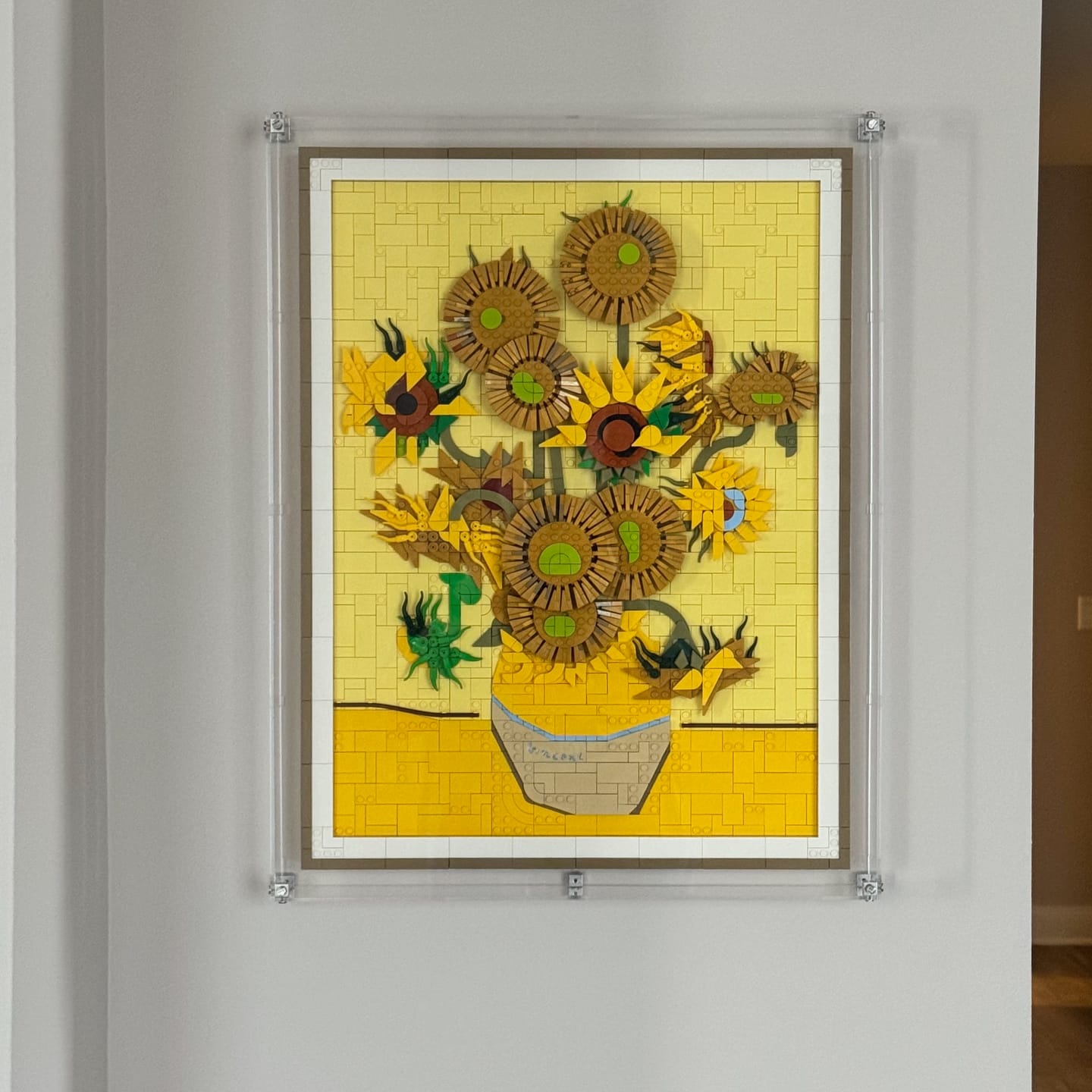 Customer photo review of Wall Mounted Display Case for LEGO® 31215 Art Vincent van Gogh – Sunflowers