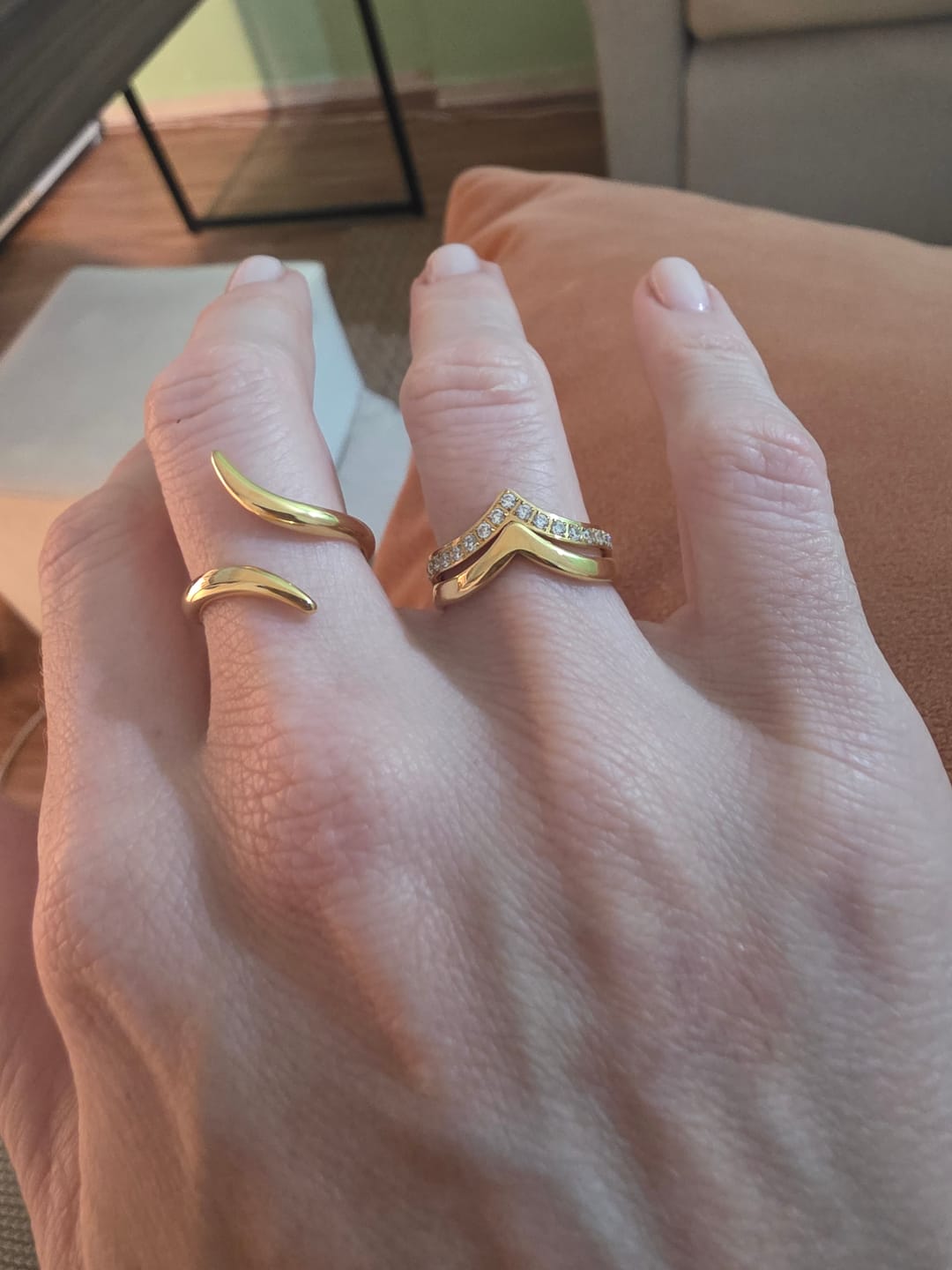 Customer photo review of Anel Diadema com Pedras Brilhantes Banhado em Ouro 18k