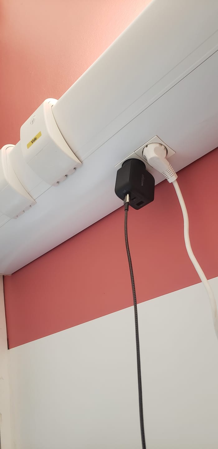 Customer photo review of Chargeur WICAYA 65W avec mise à la Terre intégrée USB et USB-C