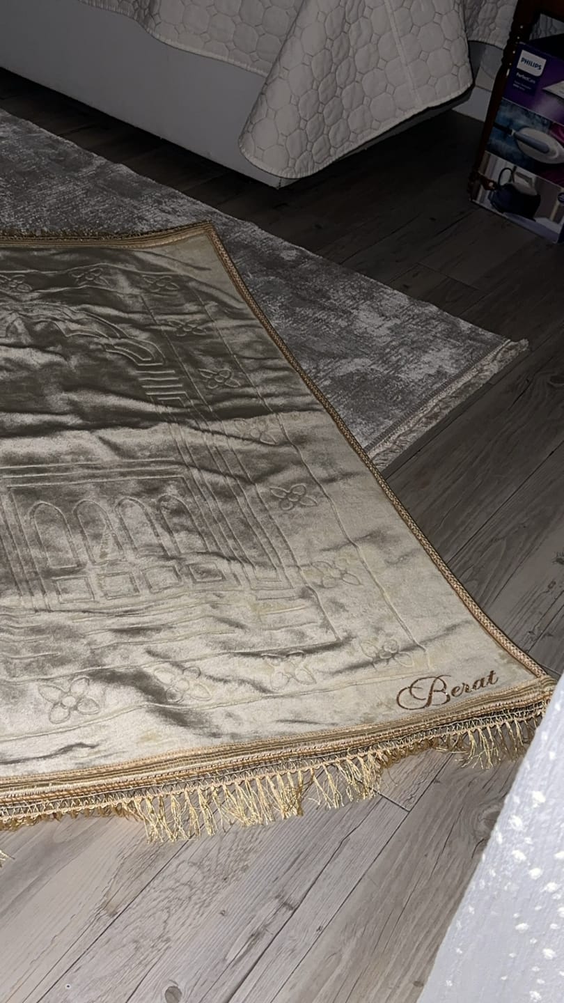 Customer photo review of Tapis de prière épais à personnaliser crème
