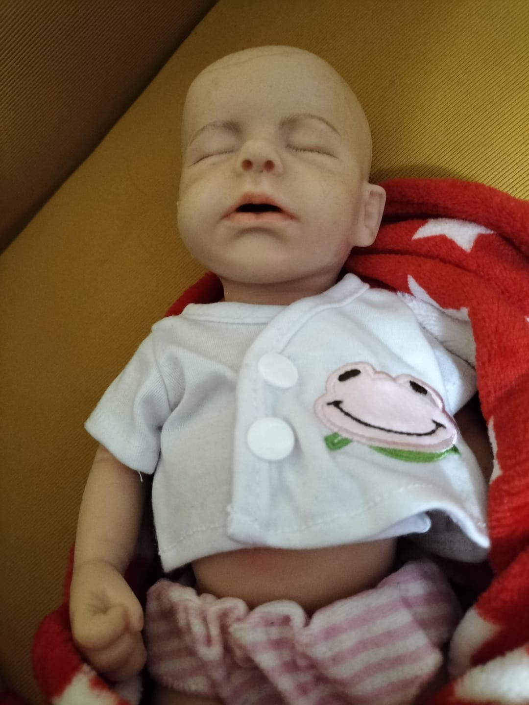 Customer photo review of Bambola reborn 31cm occhi chiusi 100% silicone morbido - MANDY