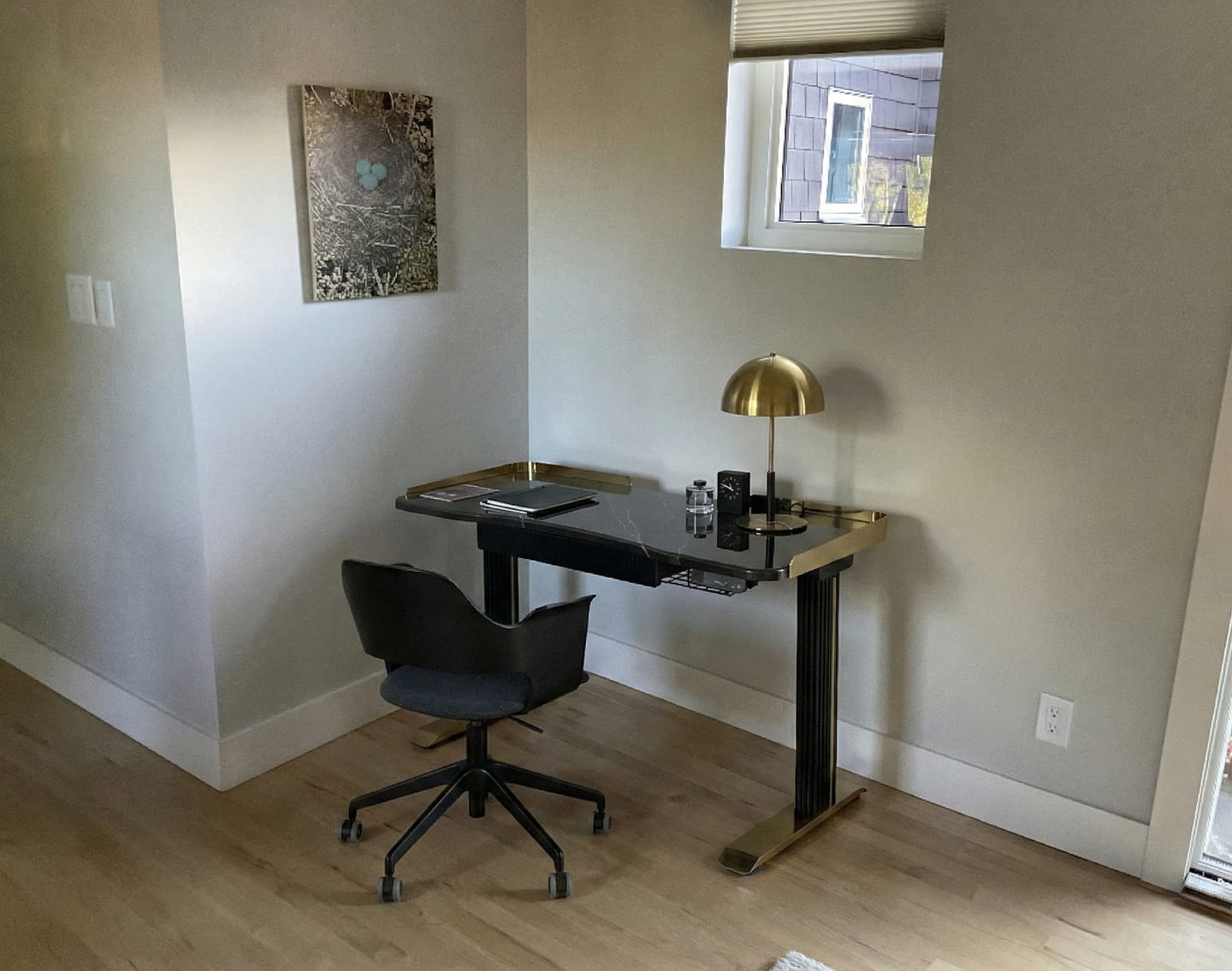 Customer photo review of Estand Electric Adjustable Standing Desk & Fluted Desk with Drawers