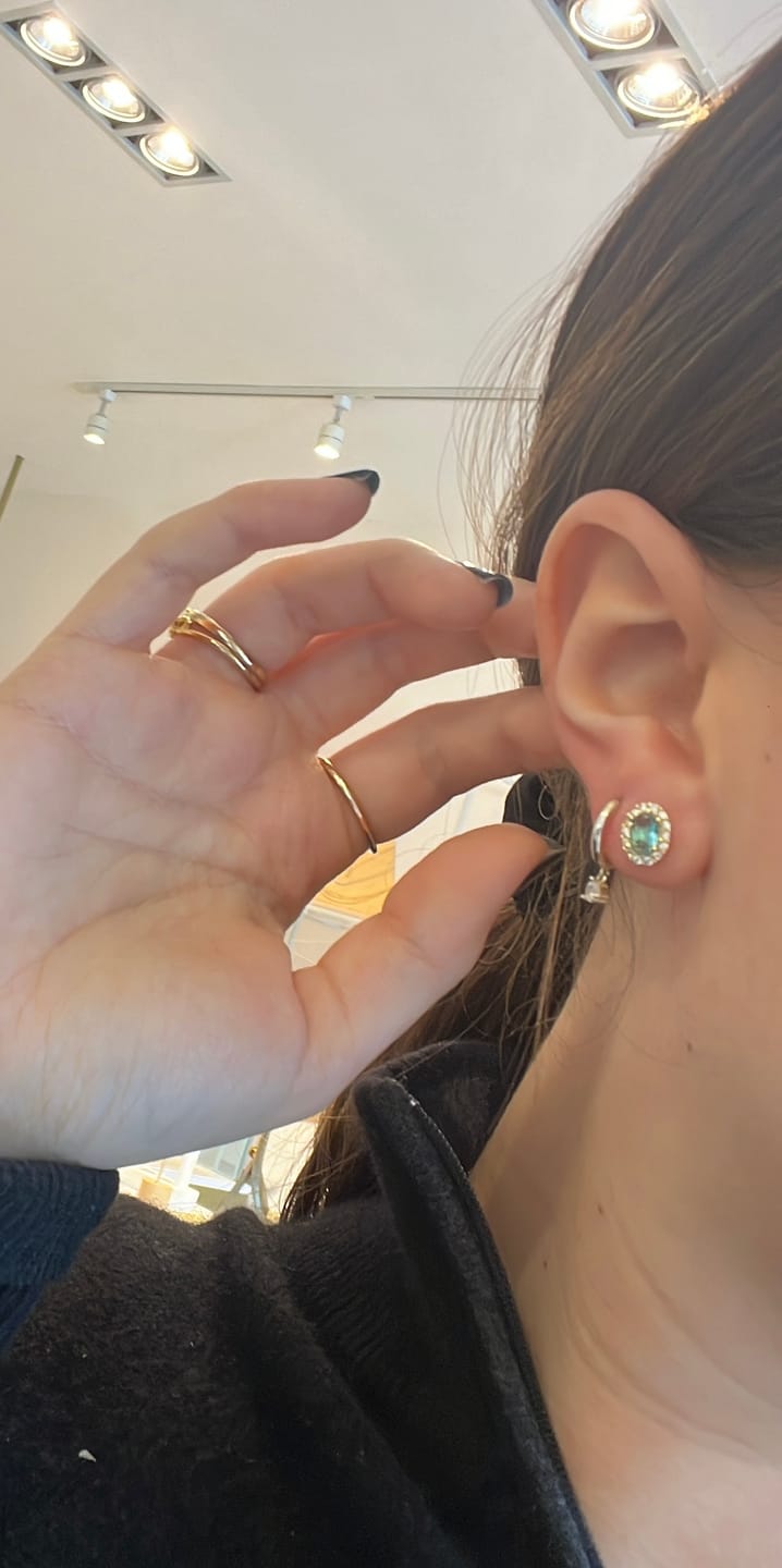 Customer photo review of Par Arete Ovalado Birthstone