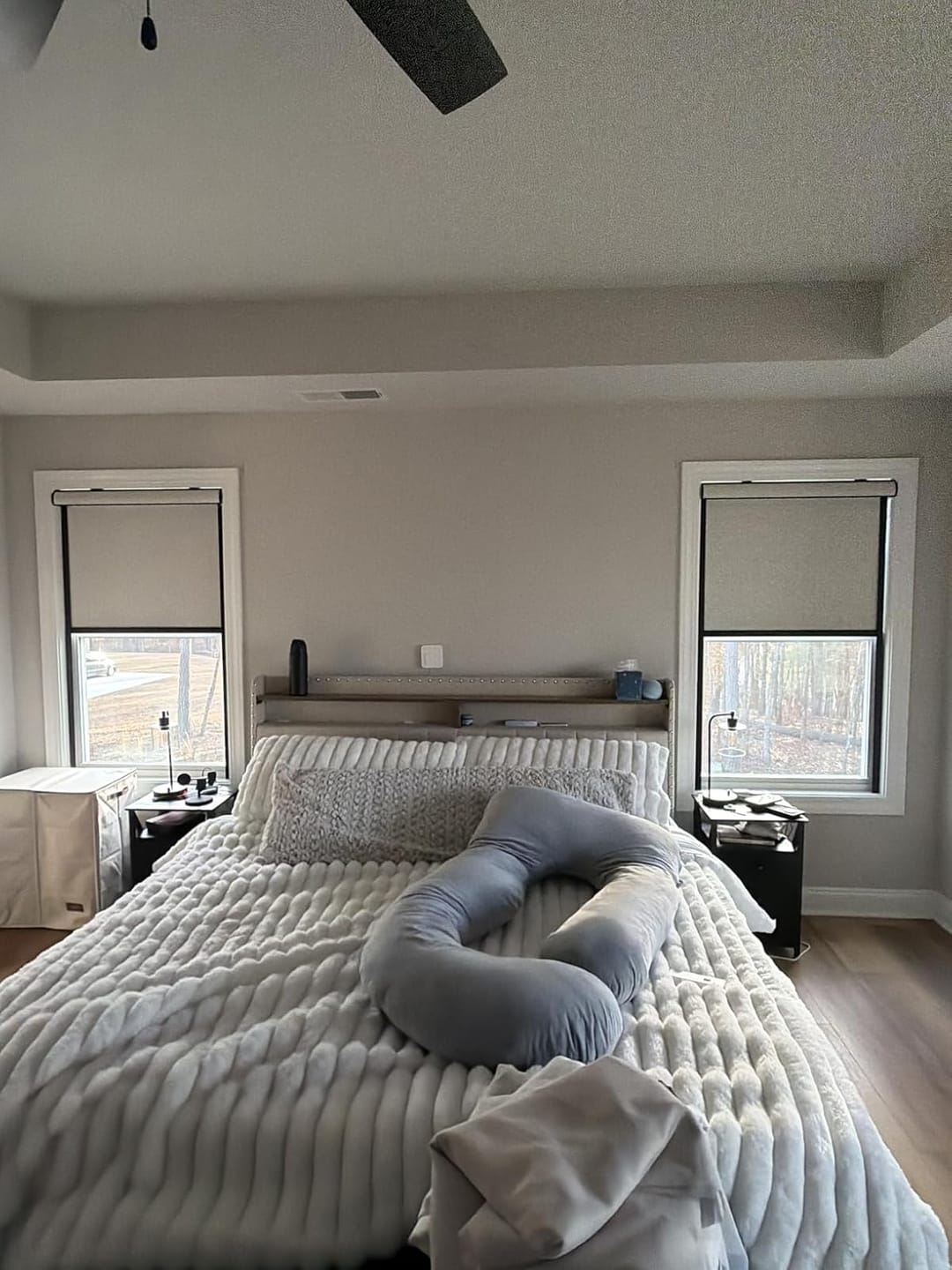 Customer photo review of Bringnox Motorized Roller Shades 100% Blackout Linen
