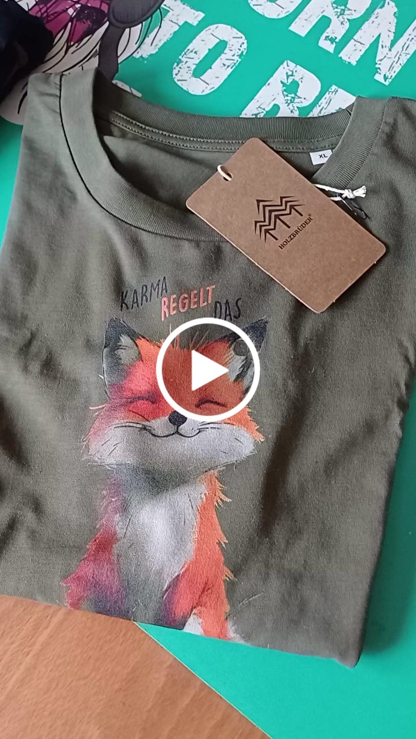 Customer video review of Karma regelt das - Bio Damen Shirt