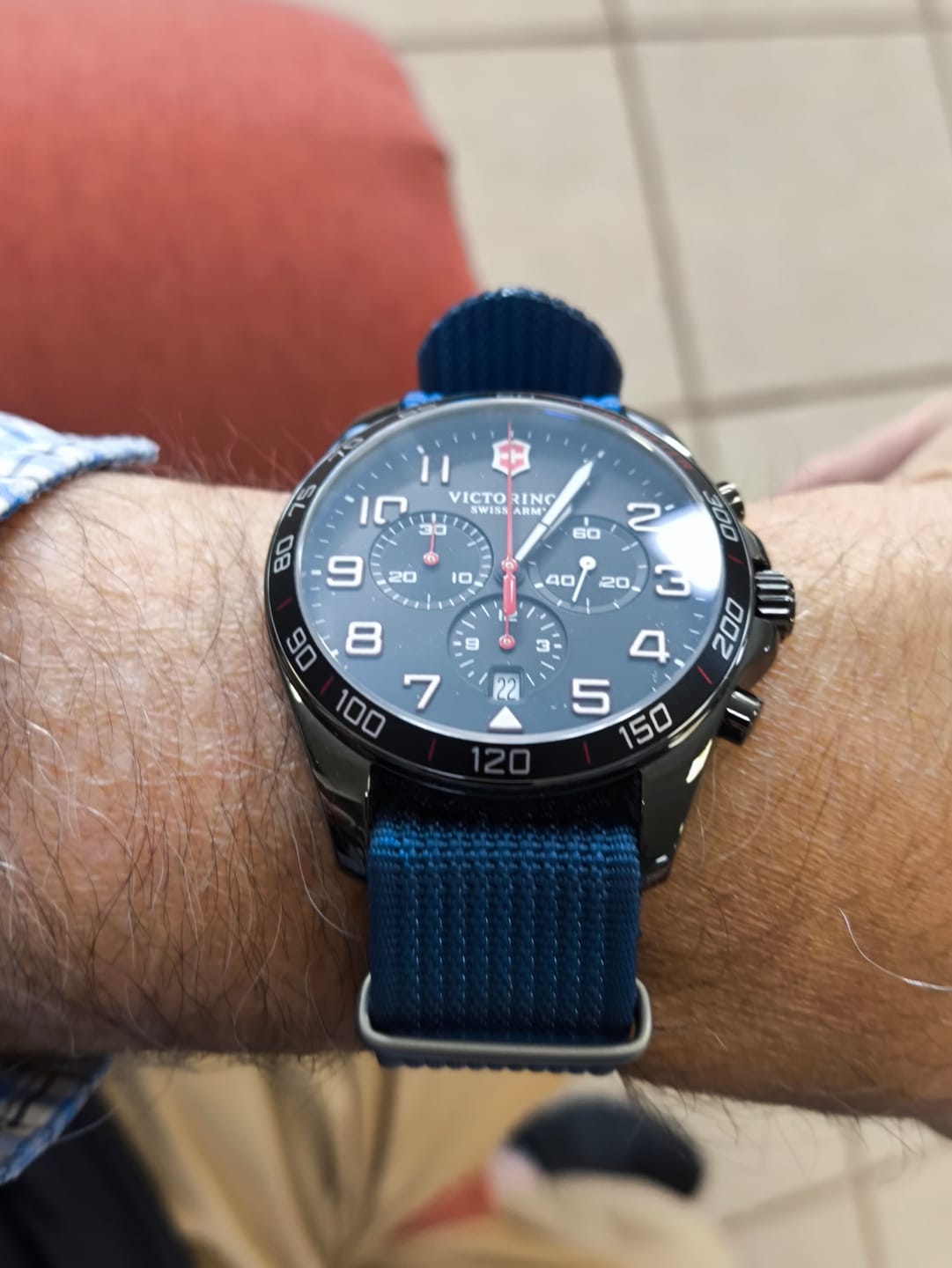 Customer photo review of Correa Nato Dando La Hora Azul