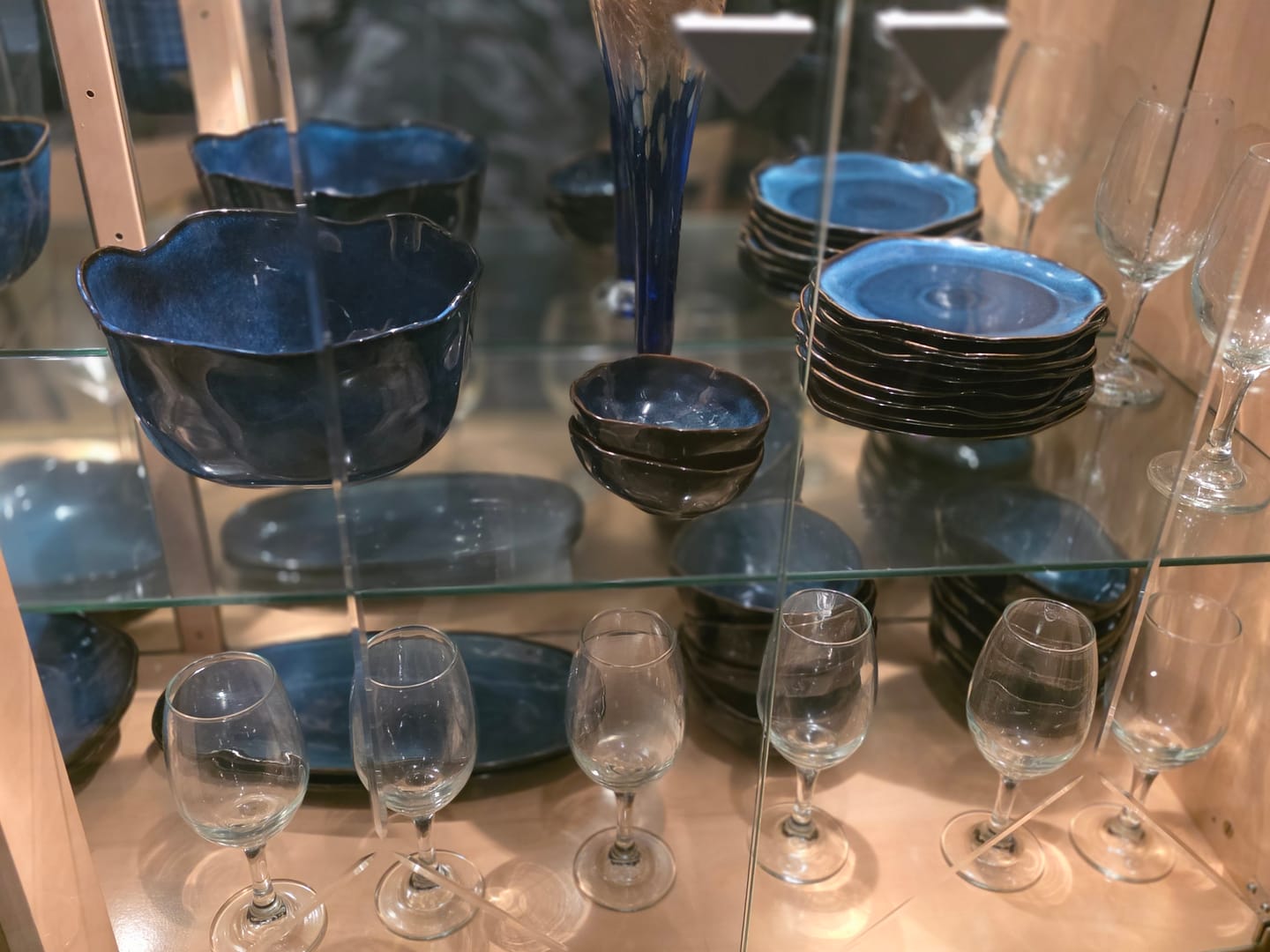 Customer photo review of 4 pcs Stoneform Oval Plate-Ocean Blue