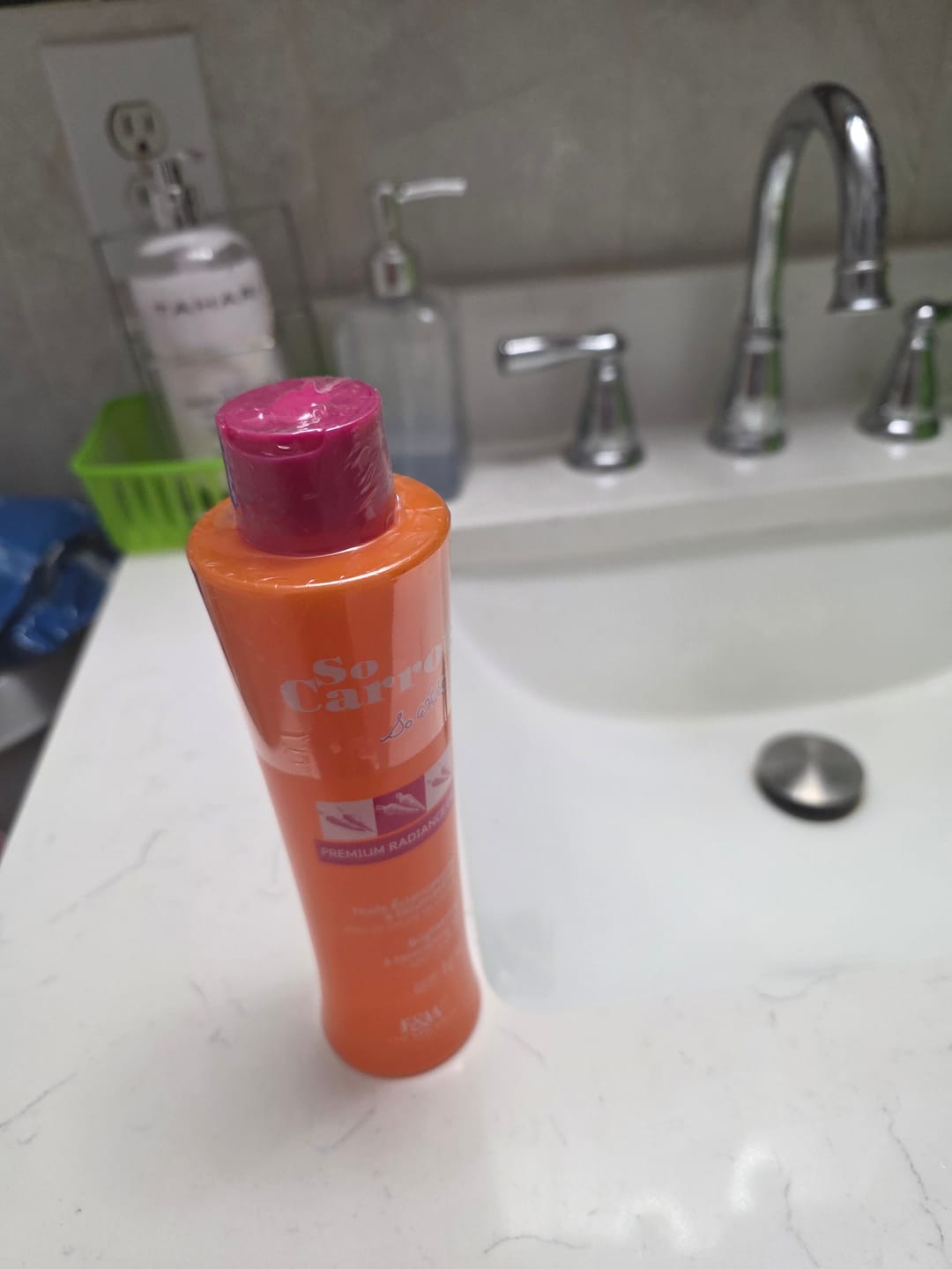 Customer photo review of Fair and White So Carrot Brightening and Nourishing Oil 250ml / 8.4 fl oz