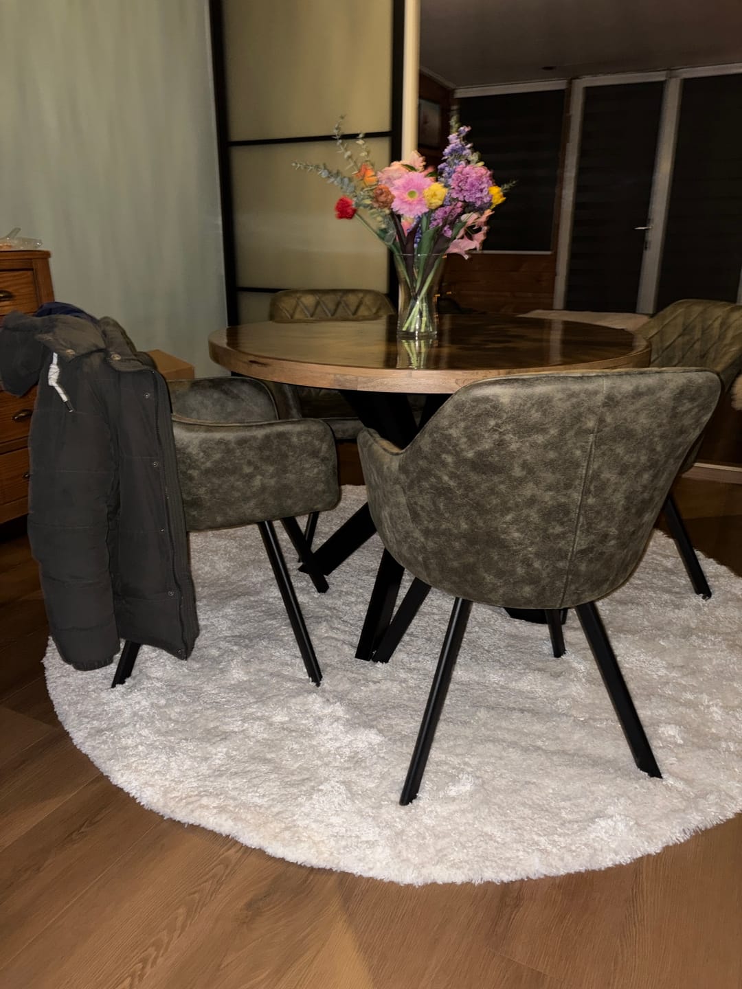 Customer photo review of Sila Mangohouten Ronde Eettafel
