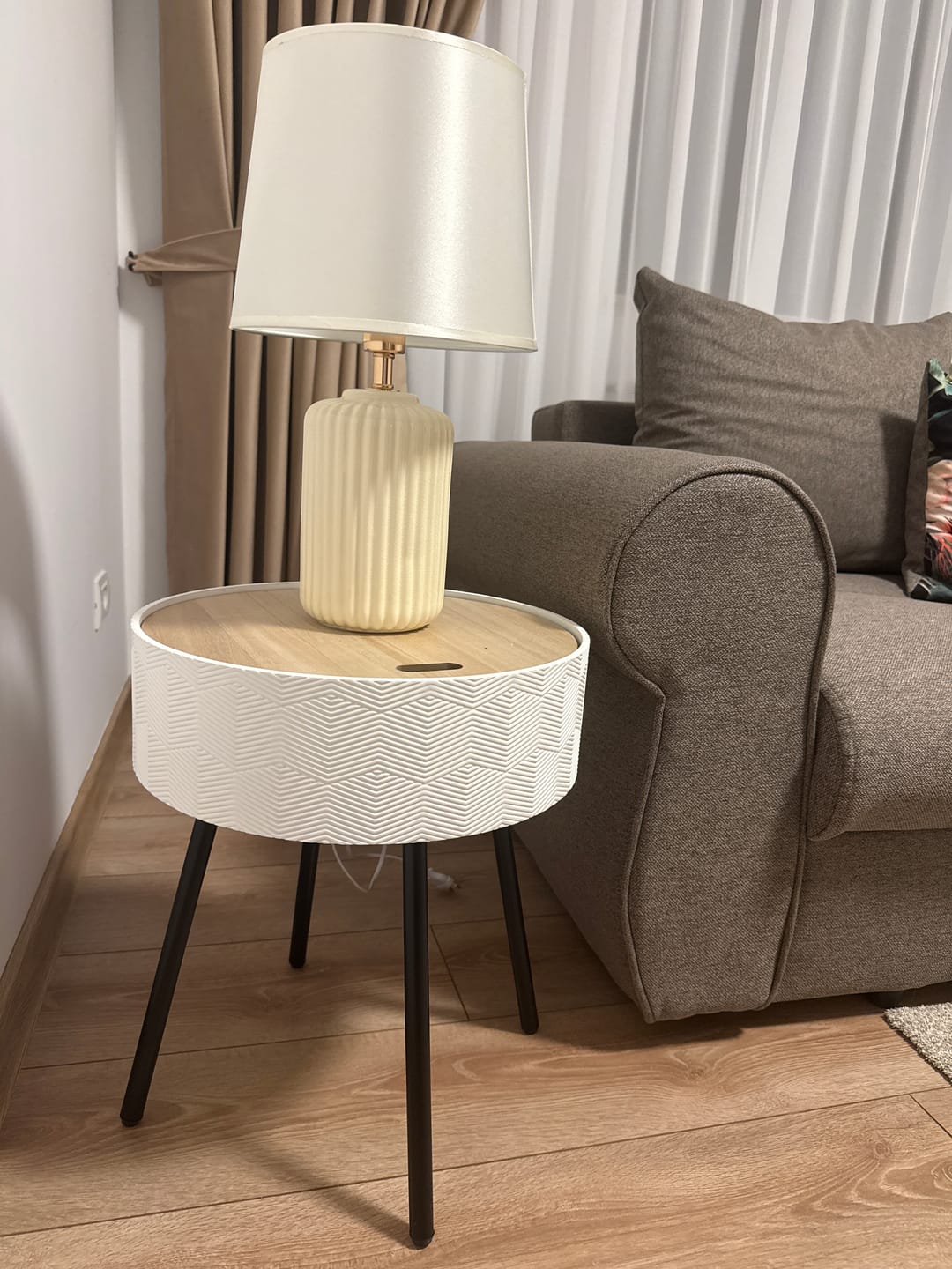 Customer photo review of Masuta cafea AURA, stejar/alb, 38x38x45 cm