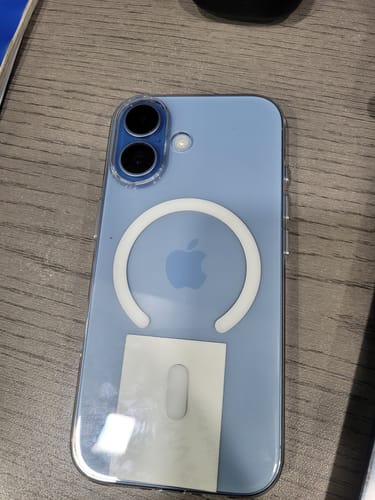 Reviewer's Anti Yellow Magsafe Transparent Clear Case on a light blue iPhone, showing the MagSafe ring.