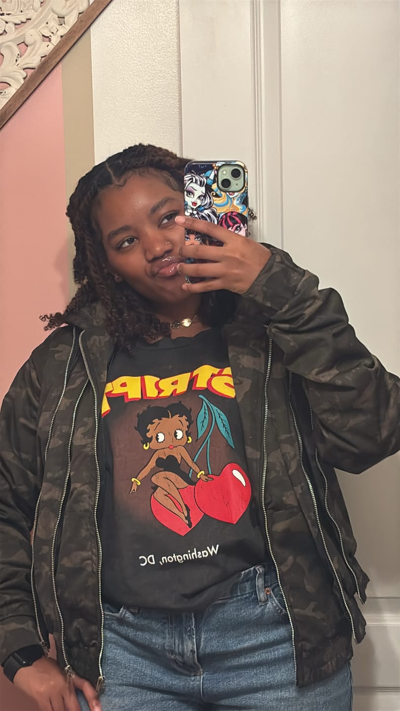 Customer photo review of VINTAGE TEE