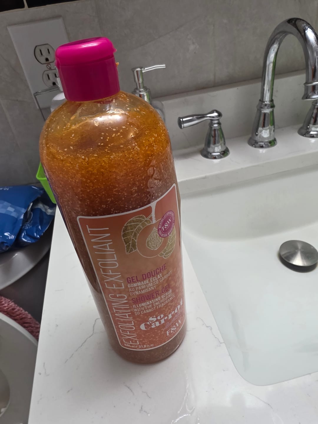 Customer photo review of Fair and White So Carrot Exfoliating Shower Gel 31.78 fl oz