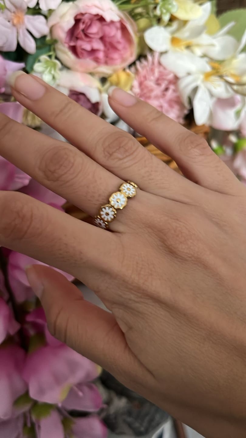 Customer photo review of Anillo Flores Blancas Abierto