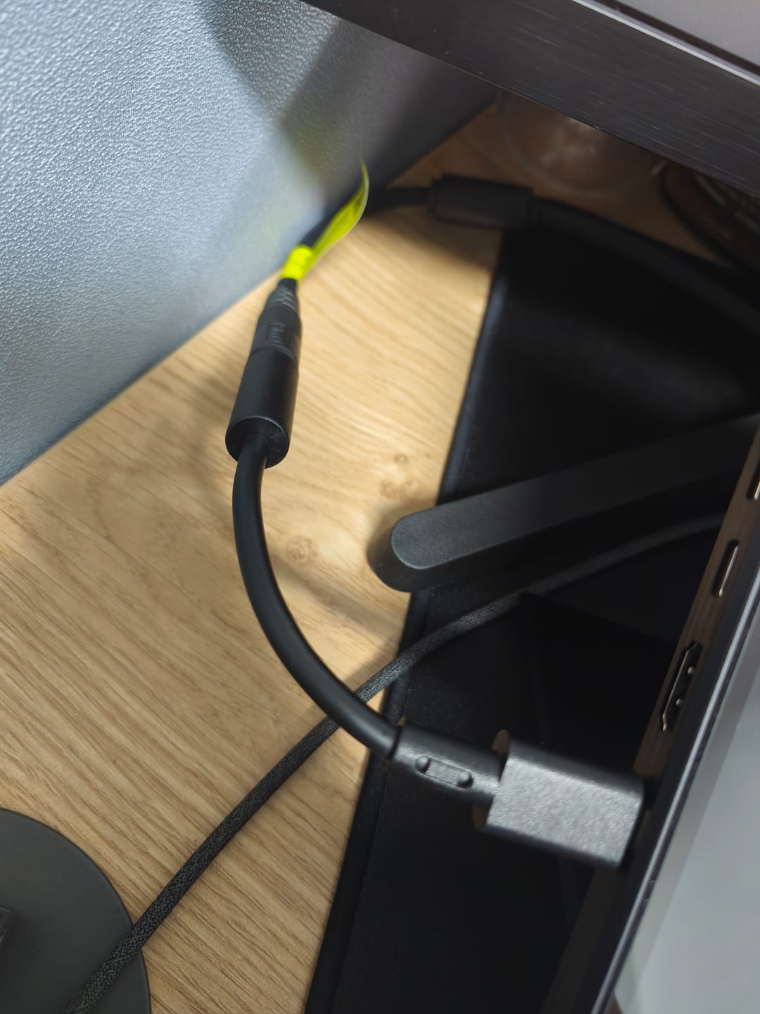 Customer photo review of Asus Slim Power Jack ROG Strix Zephyrus G14/G16/G18 2024-2025