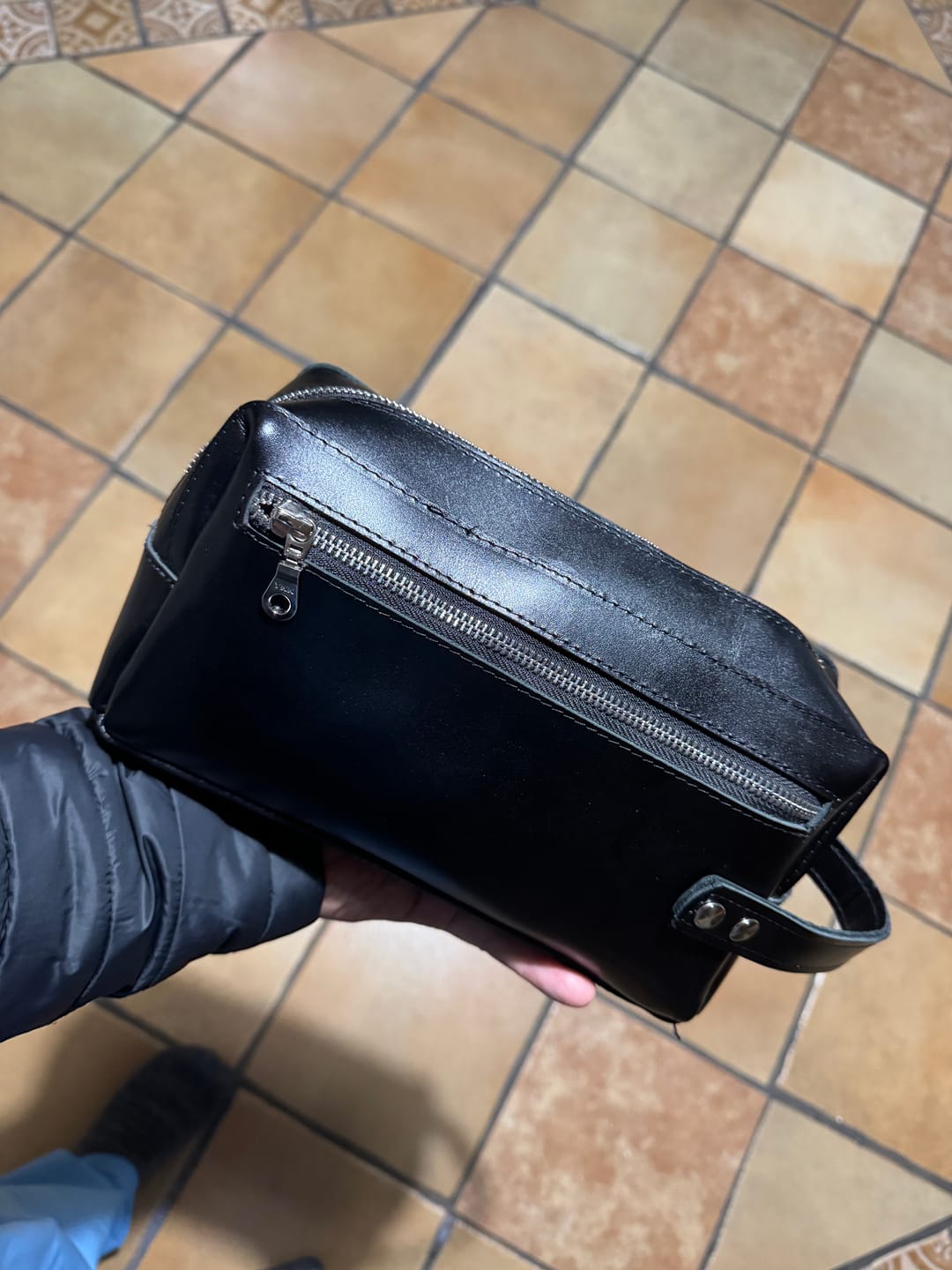 Customer photo review of Neceser Sobaquera Piel Genuina Caballero Mod. España  (Negro)