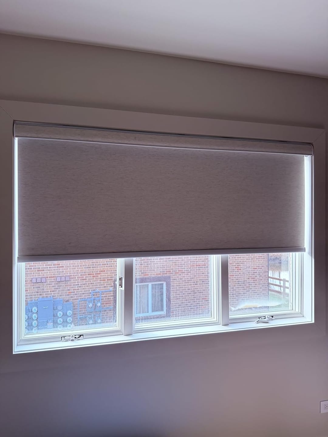 Customer photo review of Bringnox Motorized Roller Shades 100% Blackout Linen
