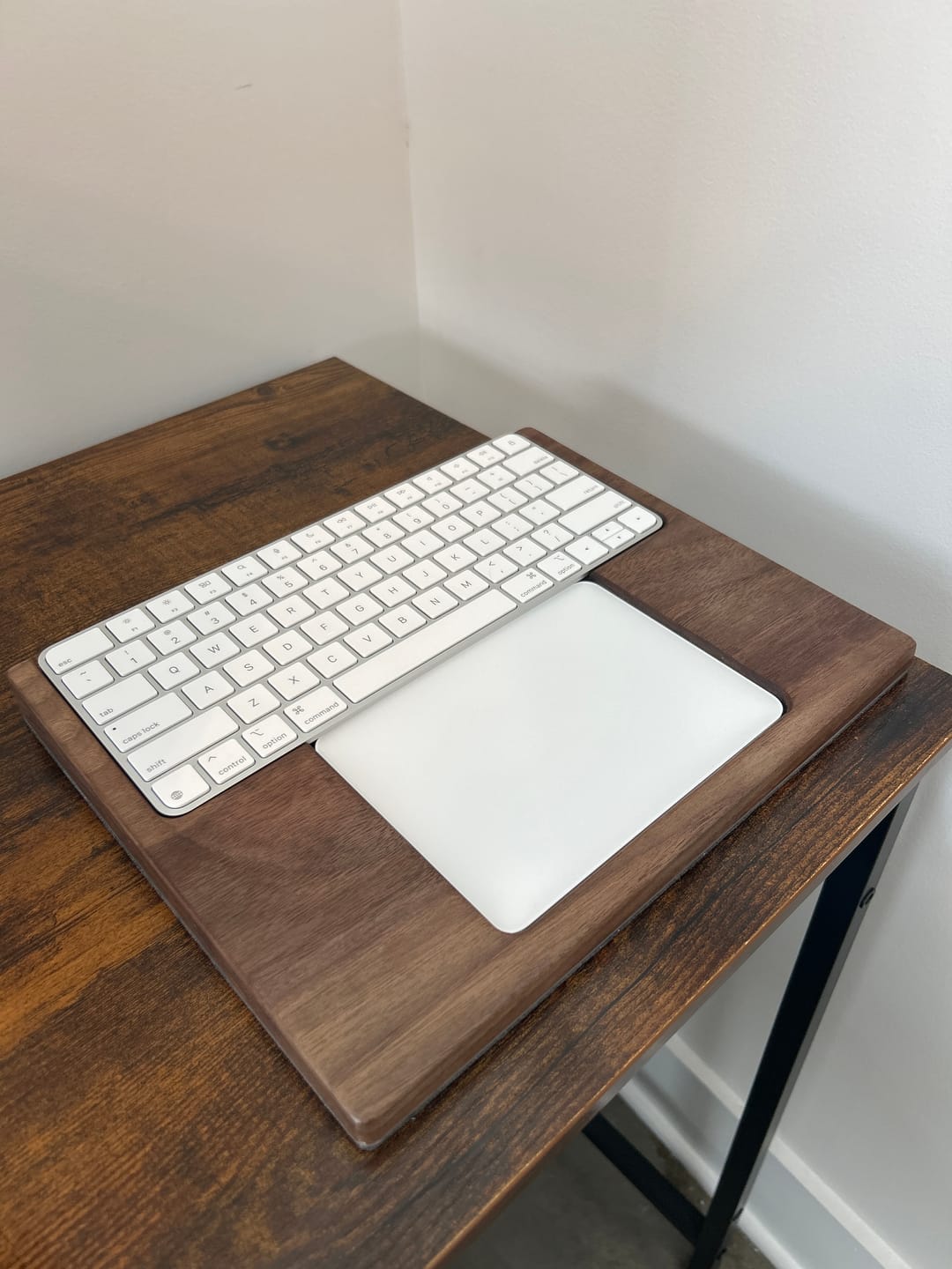 Customer photo review of Apple Magic Keyboard Tray Walnut (Aluminium Base Plate + Felt)