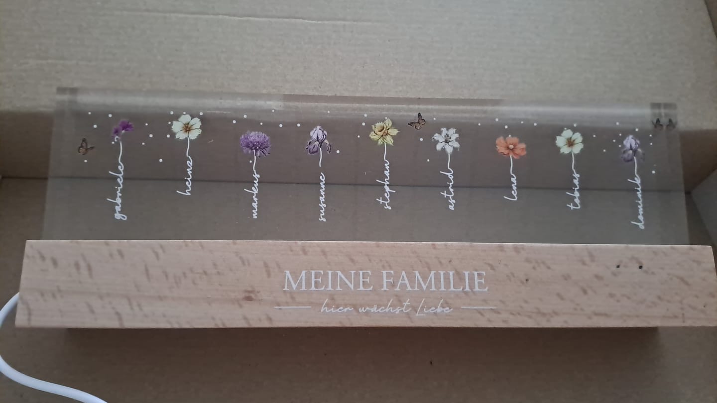 Customer photo review of Omas Garten - Personaliserter LED Aufsteller mit Blumen und Namen