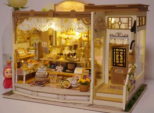 Customer photo review of Vitrine’s Tale DIY Miniature House Kit