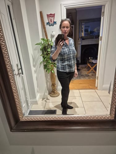 Reviewer wearing the Dinara Navy Check Popover Shirt with dark pants and rolled-up sleeves in a mirror selfie.