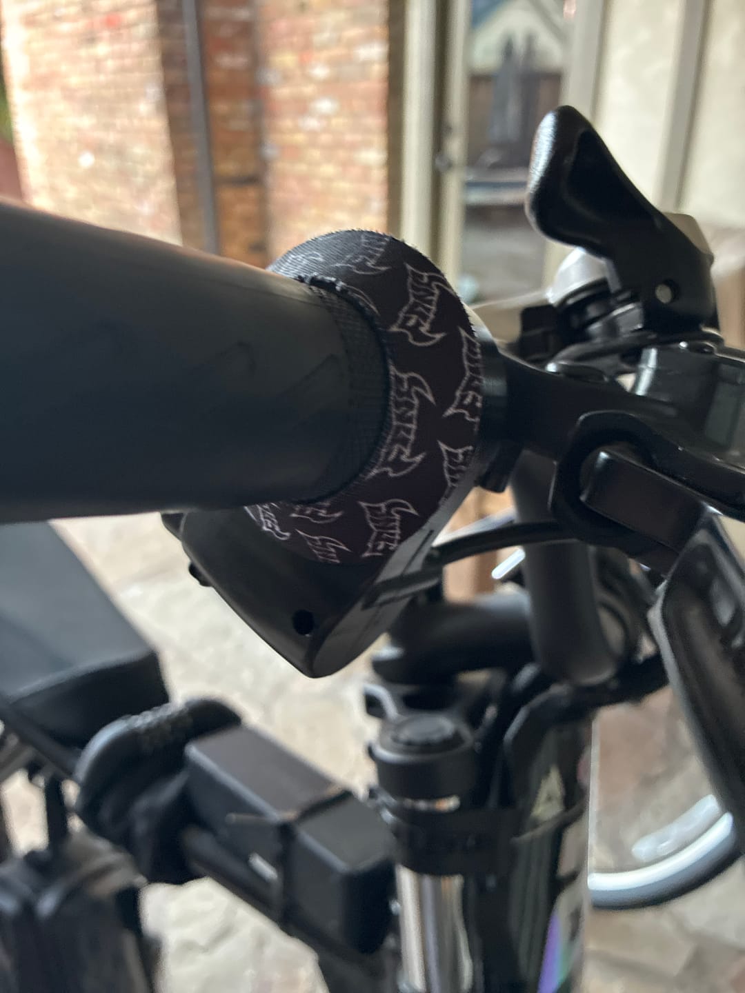 Customer photo review of Black - FangMoto Grip Donuts