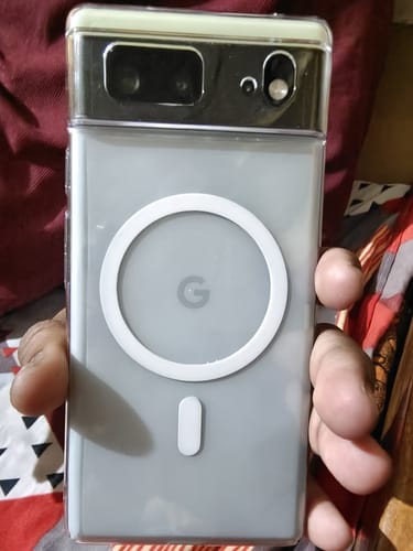 Customer holding a Google Pixel phone fitted with the clear Anti-Yellow Magsafe case, showing the white ring.