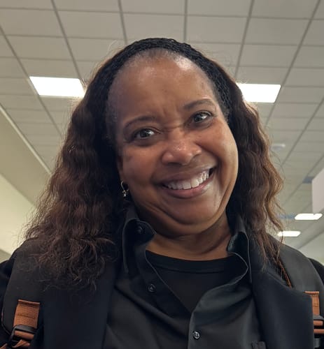 Customer smiling, showing her full, healthy-looking hair after using Rennora Hair Growth Serum.