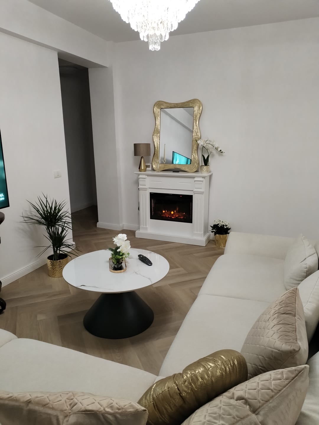 Customer photo review of Masuta cafea GORETTI, alb cu efect de marmura/negru/auriu, otel, 80x80x42 cm